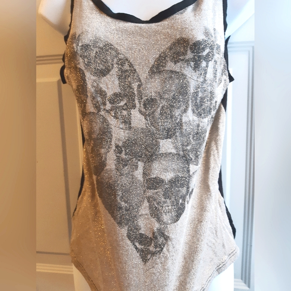 Skull Tank - Picture 3 of 13